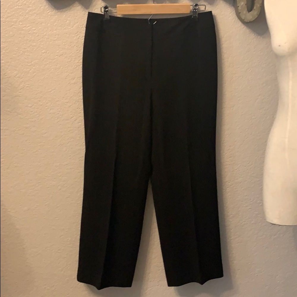 Women’s black Ann Taylor ankle pants size 8